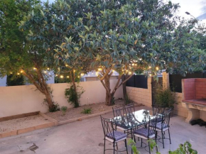 Maison à deux pas des plages, jardin, terrasse, terrain de pétanque et bbq